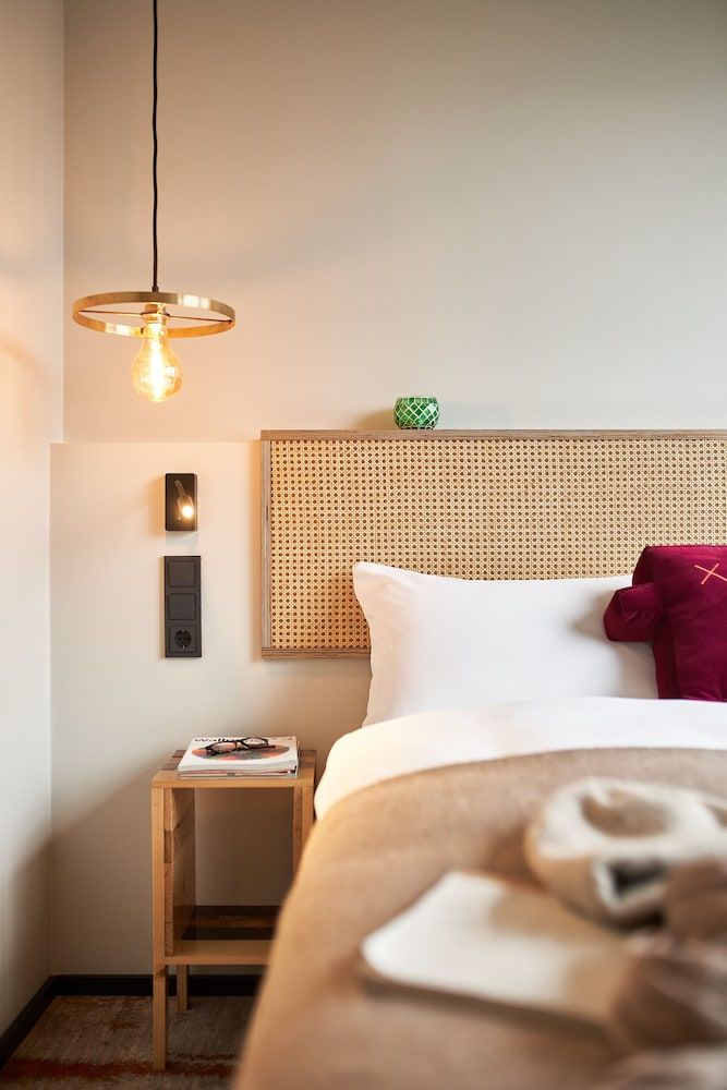 undefined Hood House 7