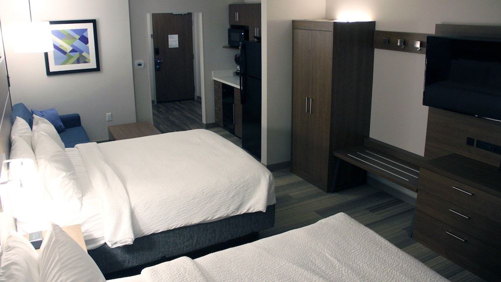 Suite, 2 Queen Beds (Dining)