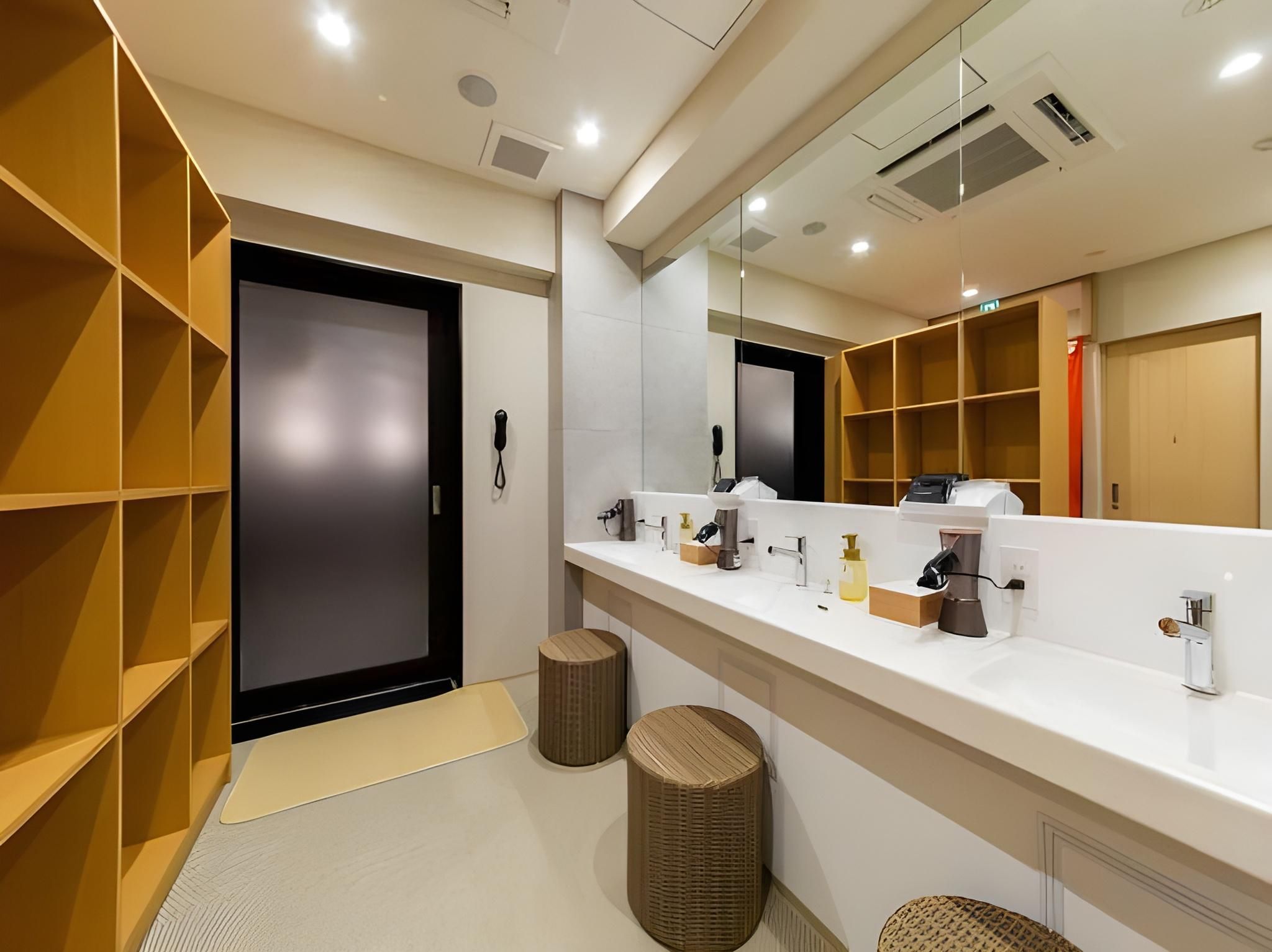 HOTEL AMANEK Kyoto Kawaramachi Gojo Standard Triple Room 8