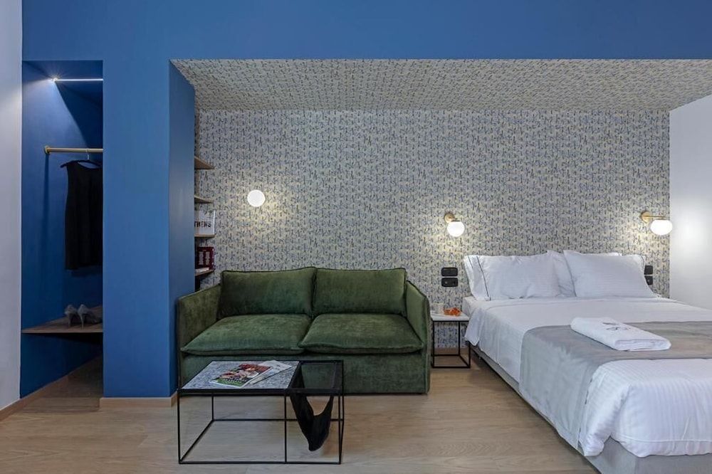 Acro Urban Suites Queen Studio 2