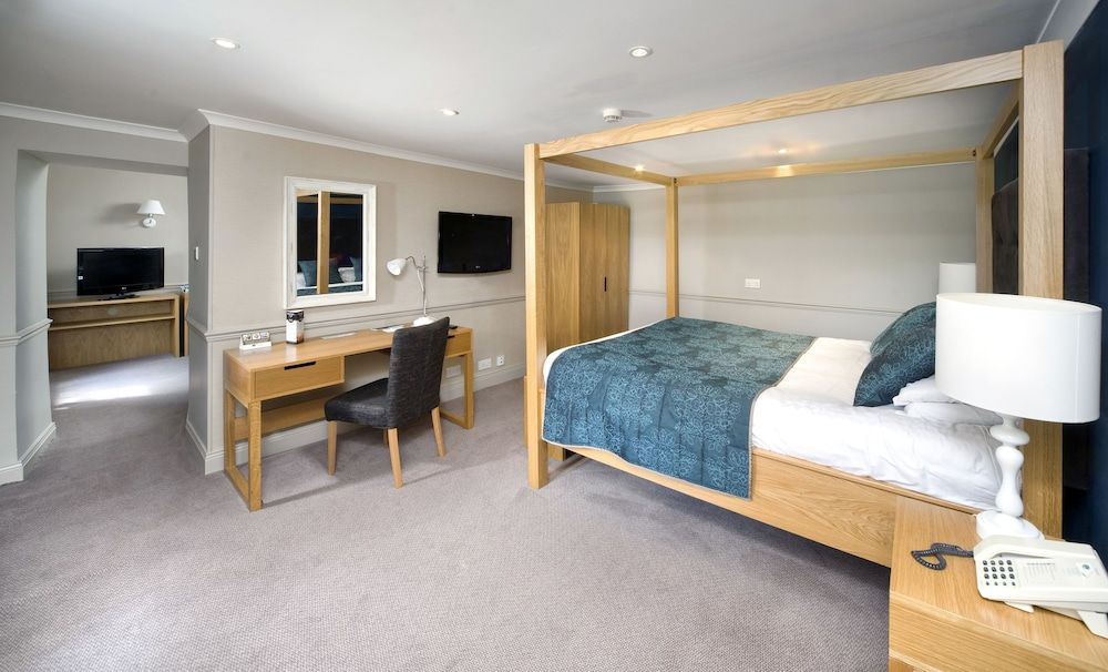 The George Hotel Standard Double Room 8