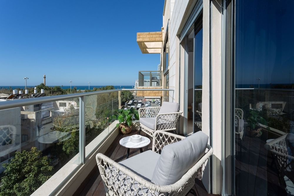 undefined Mr. Yavos - By TLV2GO 3