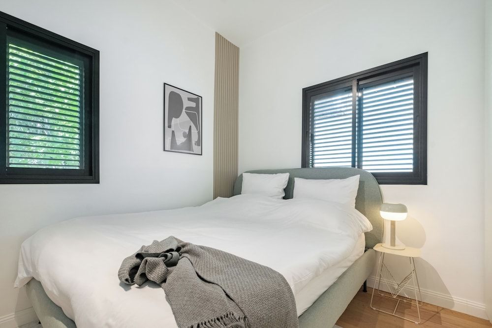 undefined Mr. Yavos - By TLV2GO 2