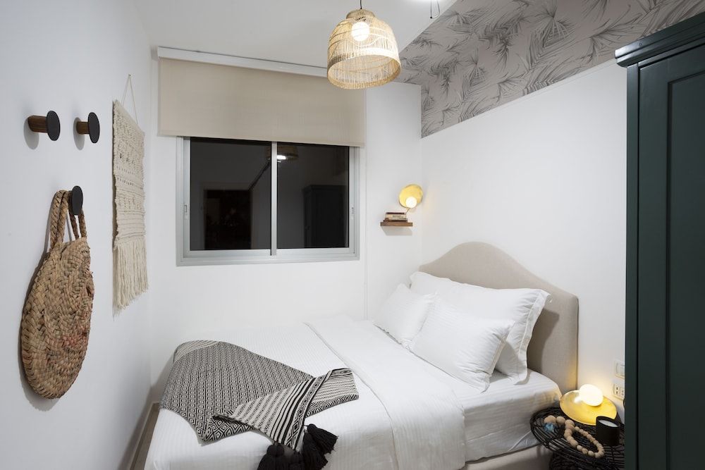 undefined Mr. Yavos - By TLV2GO 8