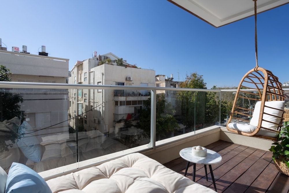 undefined Mr. Yavos - By TLV2GO