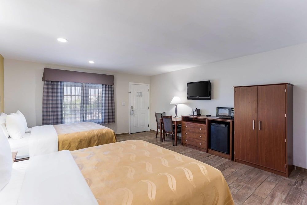 Quality Inn Escondido San Diego North County Standard Room, 2 Queen Beds, Non Smoking 3