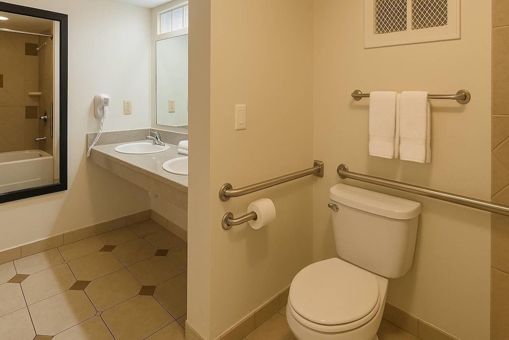Quality Inn Escondido San Diego North County Room, 1 King Bed, Accessible, Non Smoking (Upgrade) 4