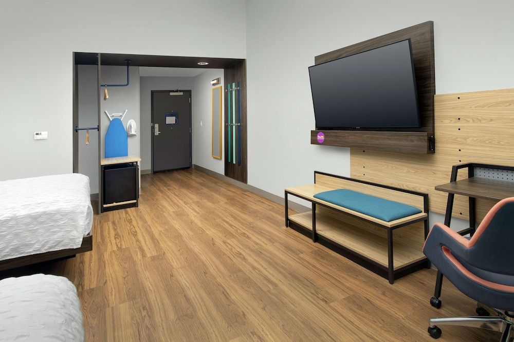 Room, 2 Queen Beds, Accessible, Bathtub