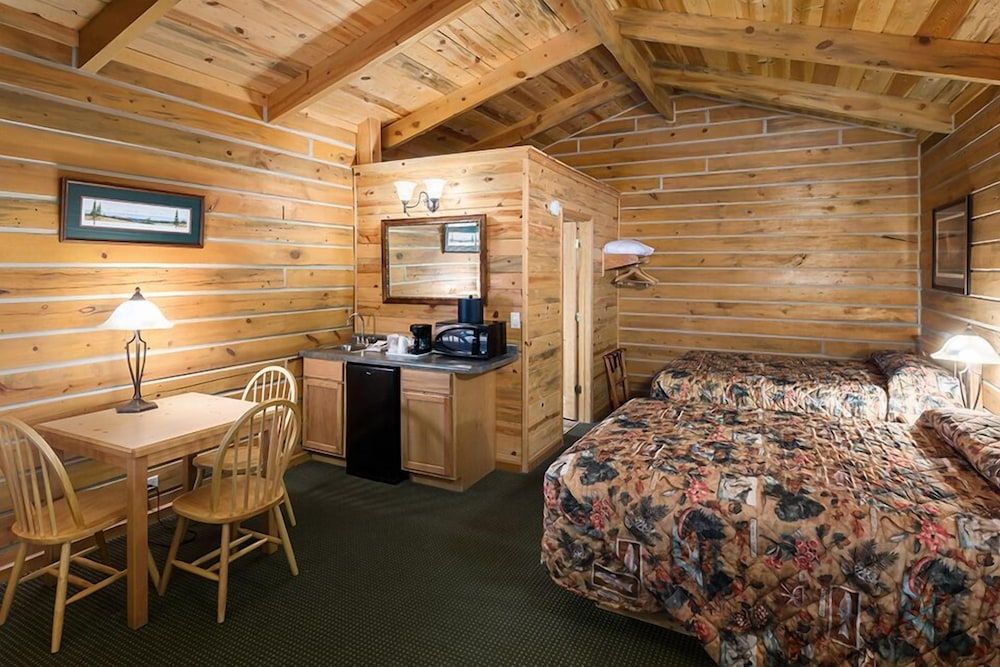 2 Queen Cabin