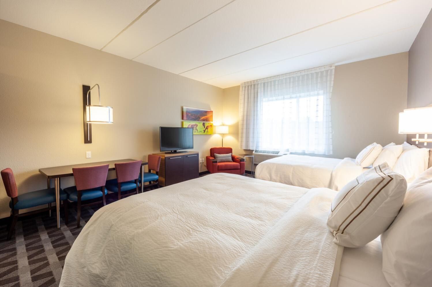 Studio with Two Queen Beds and Adapted Tub - Mobility and Hearing Accessible