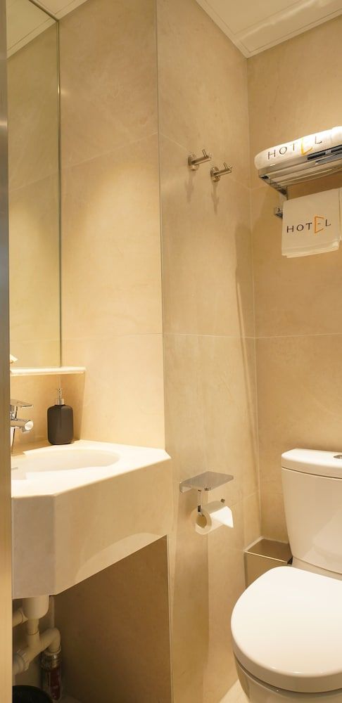 E Hotel Hong Kong Deluxe Double Room 4