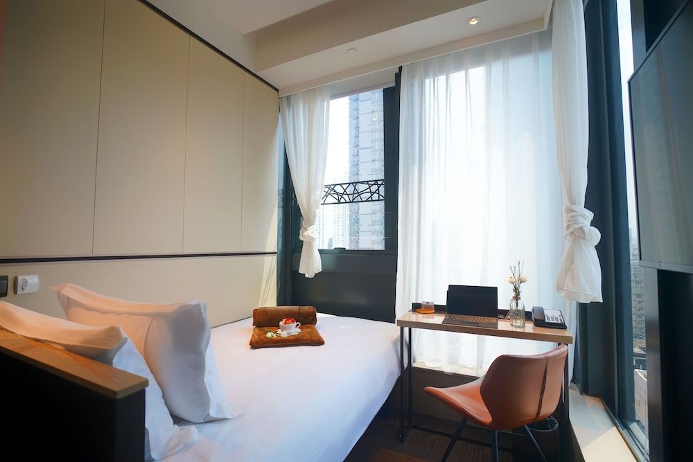 E Hotel Hong Kong Deluxe Double Room