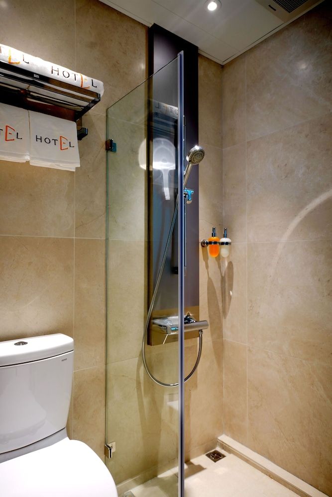 E Hotel Hong Kong Deluxe Double Room 5