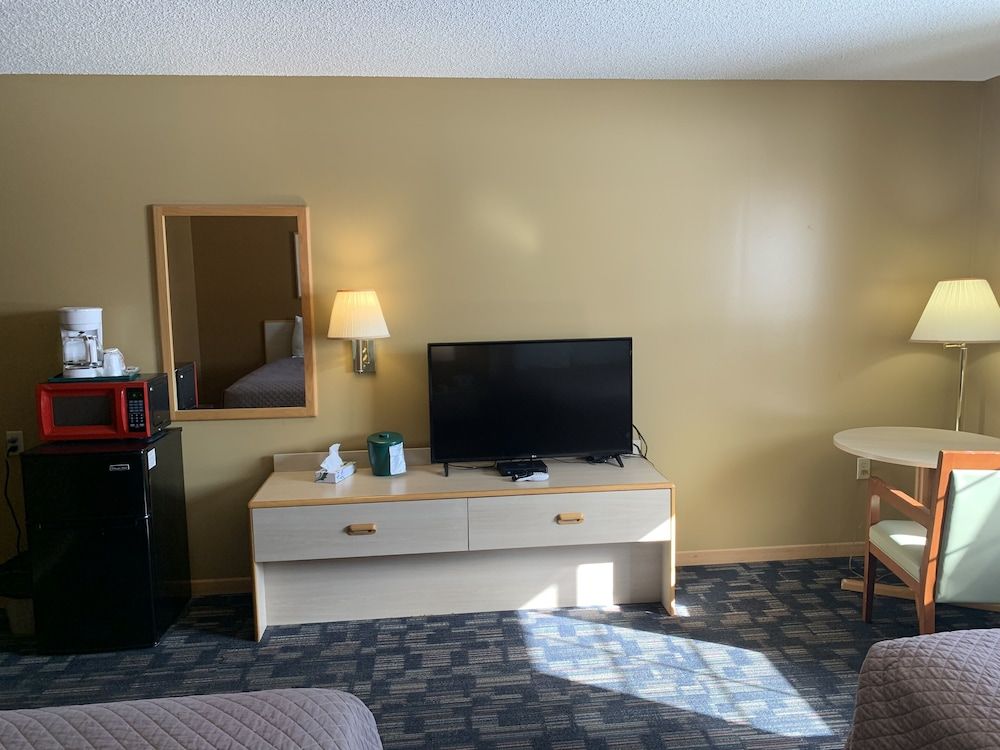 Lakeside Motor Inn Standard Room, 2 Double Beds 9