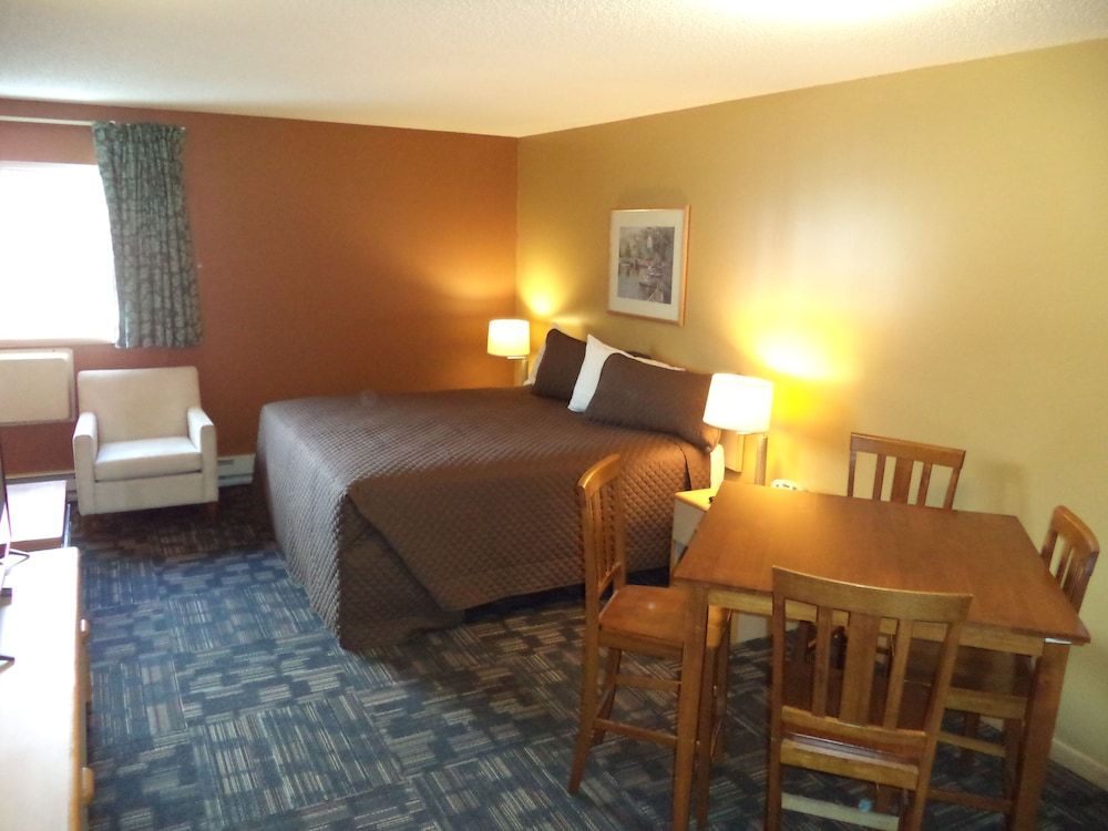Lakeside Motor Inn Economy Suite, 1 King Bed, Kitchenette 4