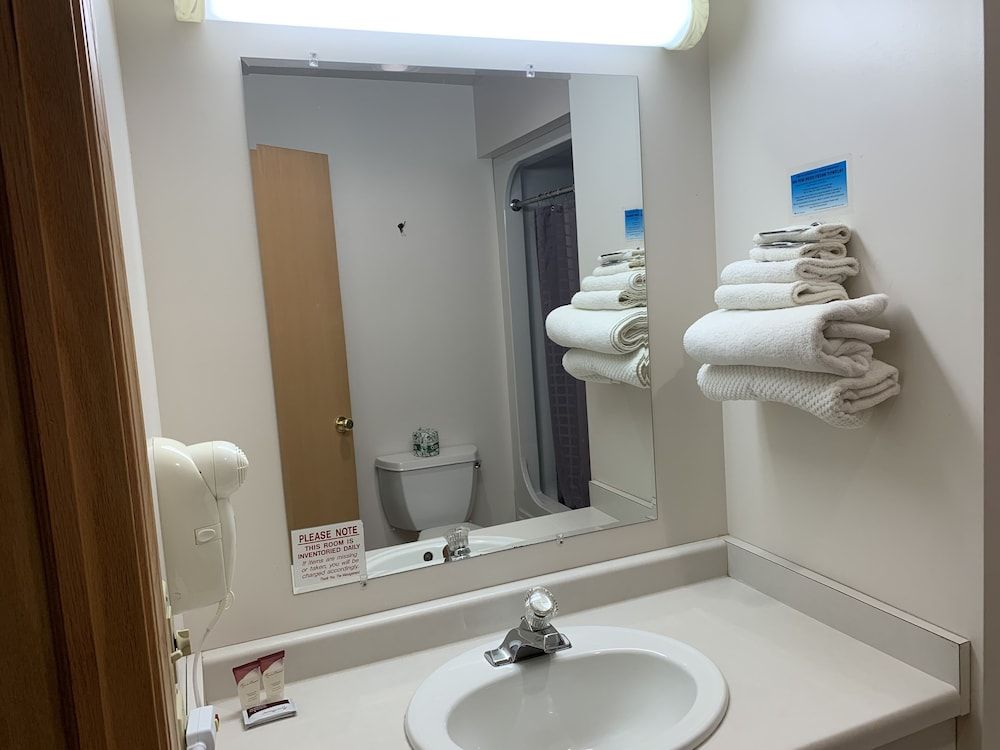 Lakeside Motor Inn Standard Room, 1 Queen Bed 8