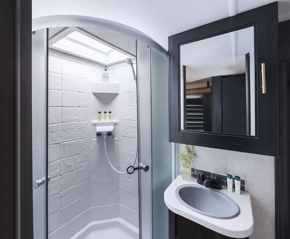 Hatta Resorts Standard Caravan with Scenic Mountain View & Complimentary Adventure Activities 4