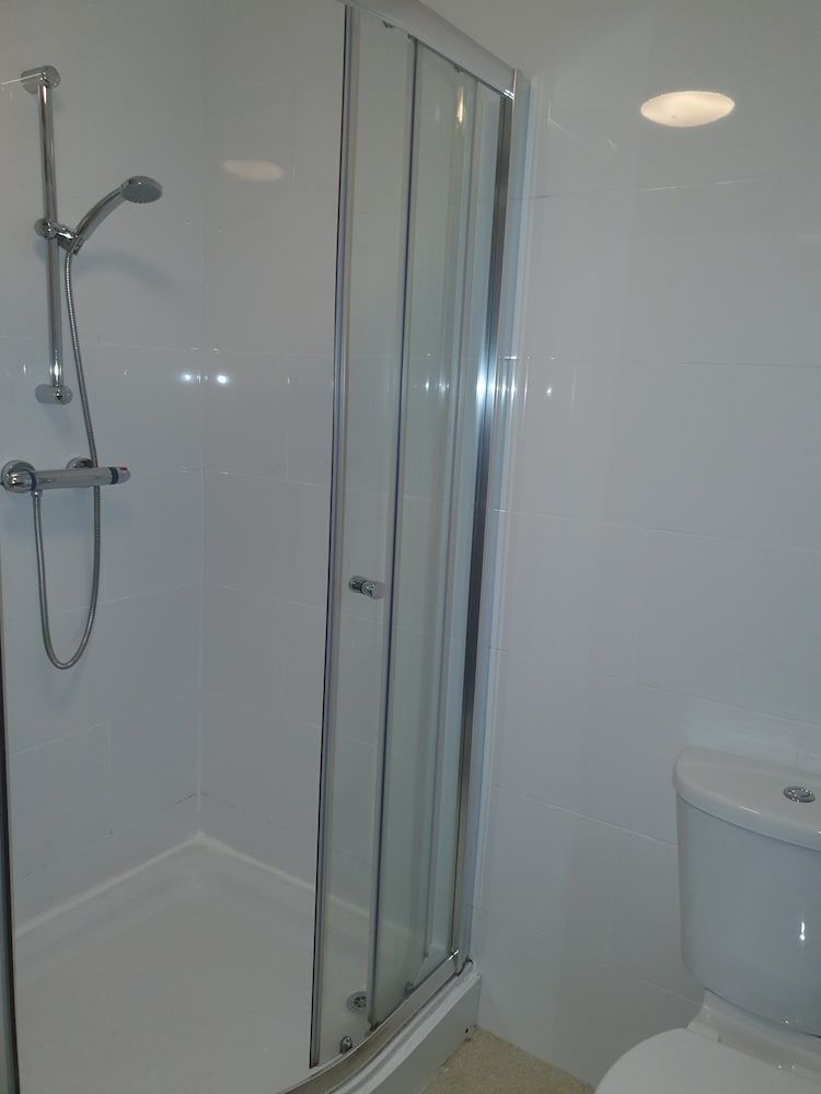 Hockley House Twin Room 2