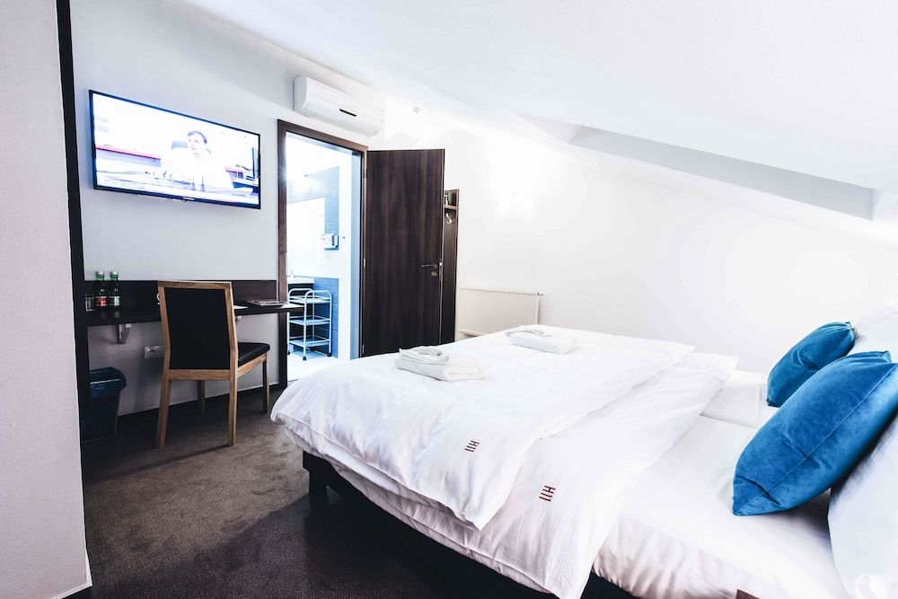 BOUTIQUE HOTEL11 with rooftop SPA Economy Double Room