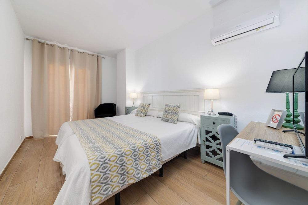 Hotel Madrid Standard Double or Twin Room 2