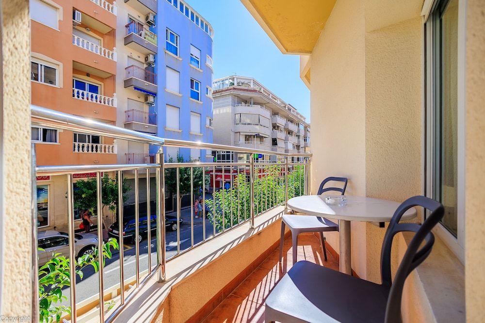 Hotel Madrid Triple Room 18