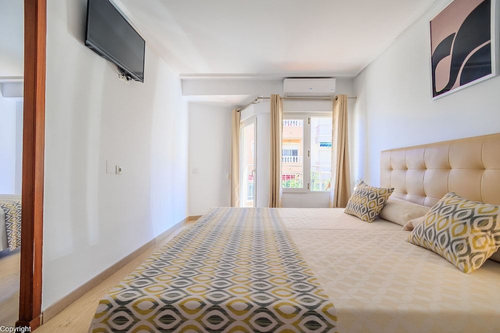 Hotel Madrid Triple Room 7