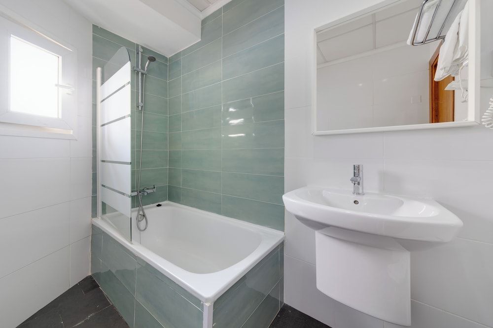 Hotel Madrid Triple Room 21