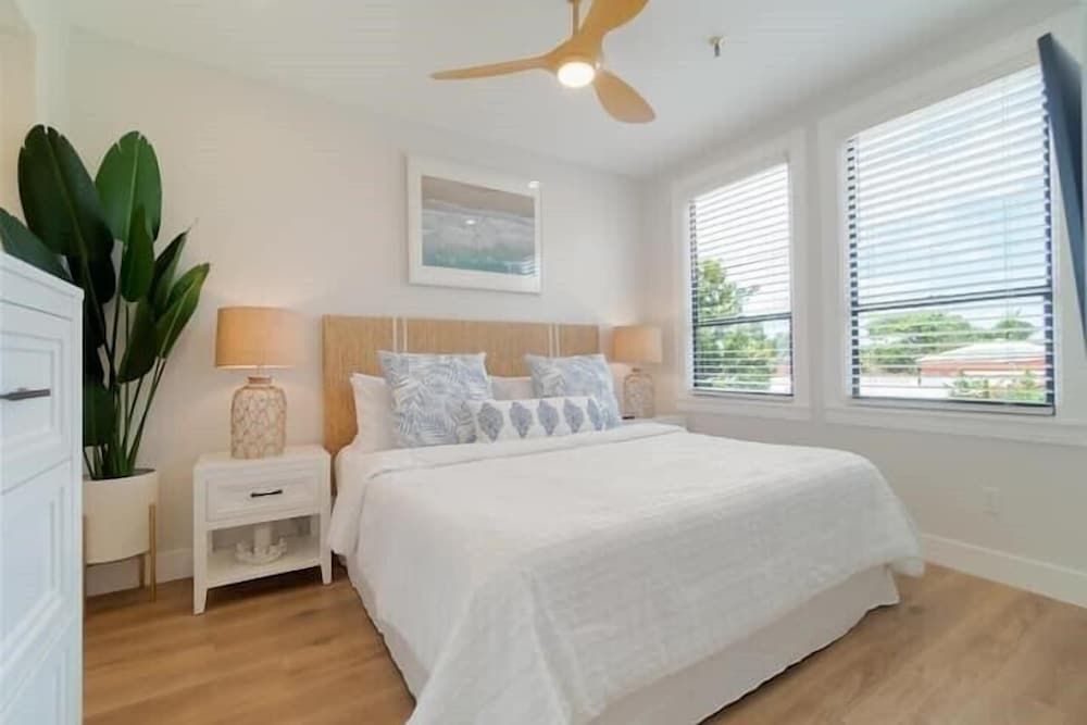 Condo, Tropical Comfort