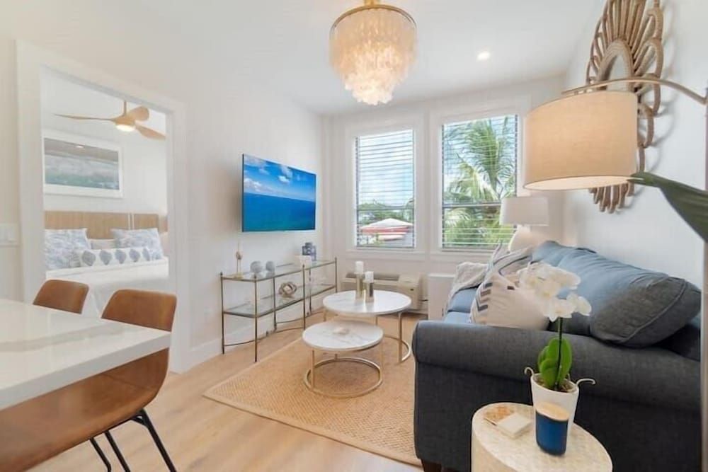 Condo, Tropical Comfort
