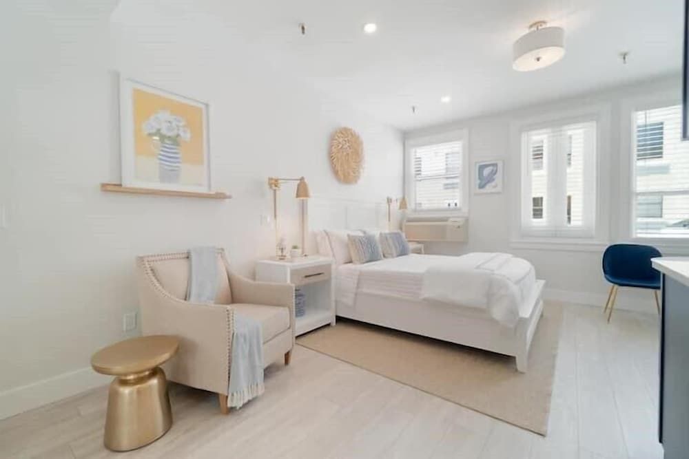 Condo, Tropical Breeze, Studio Queen