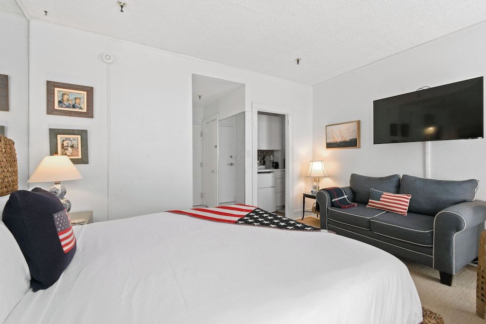 Condo, Tropical Yachting Studio with Juliet Balcony