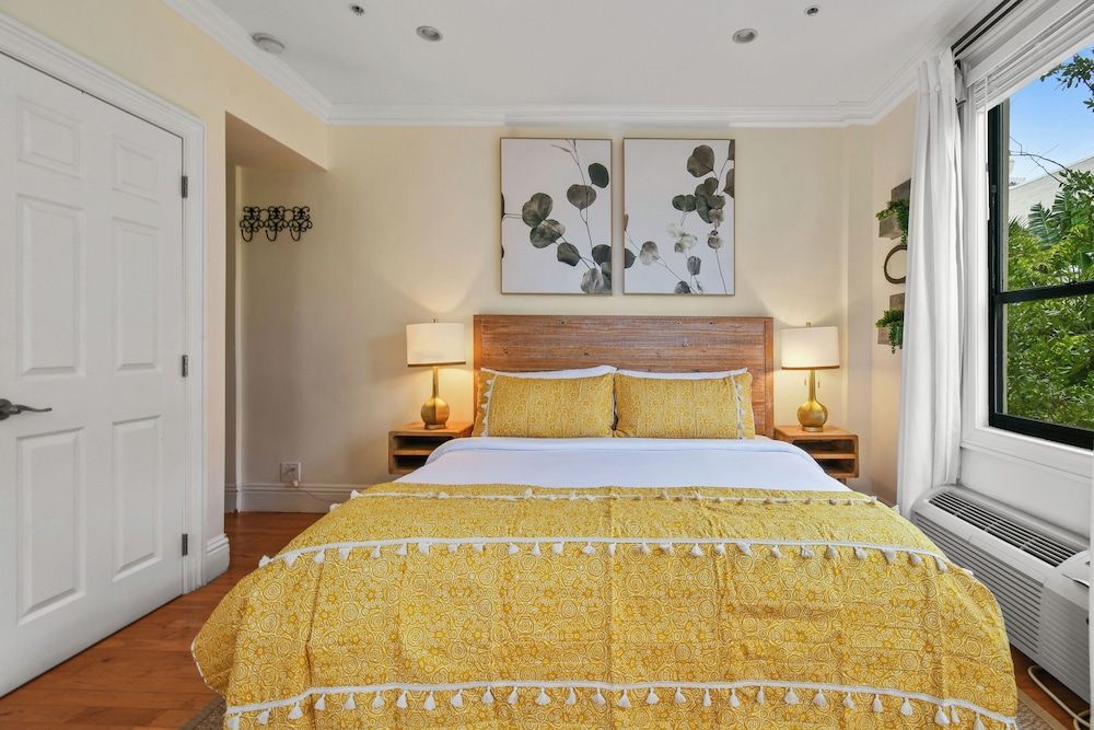 Condo, Tropical Sunrise Deluxe Corner Studio, King Bed
