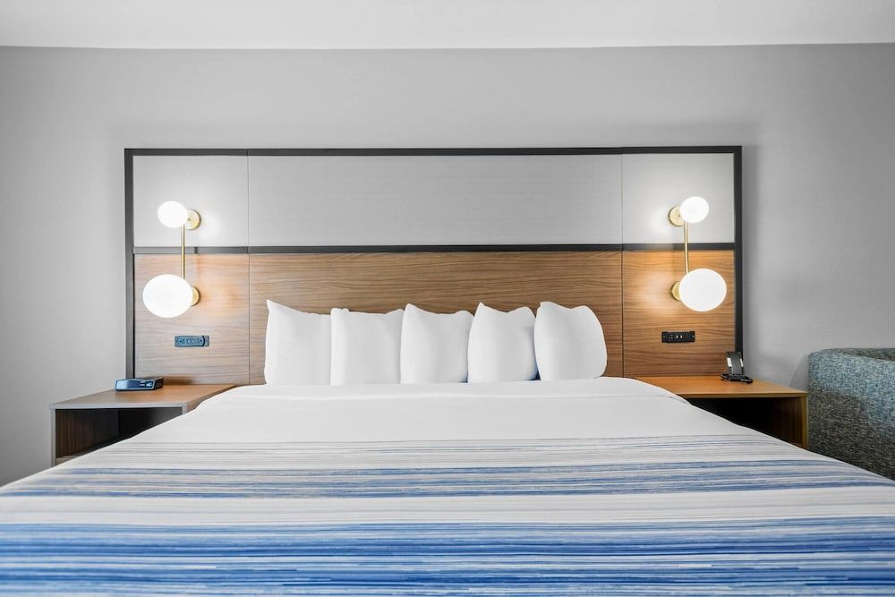 Business Suite, 1 King Bed, Non Smoking