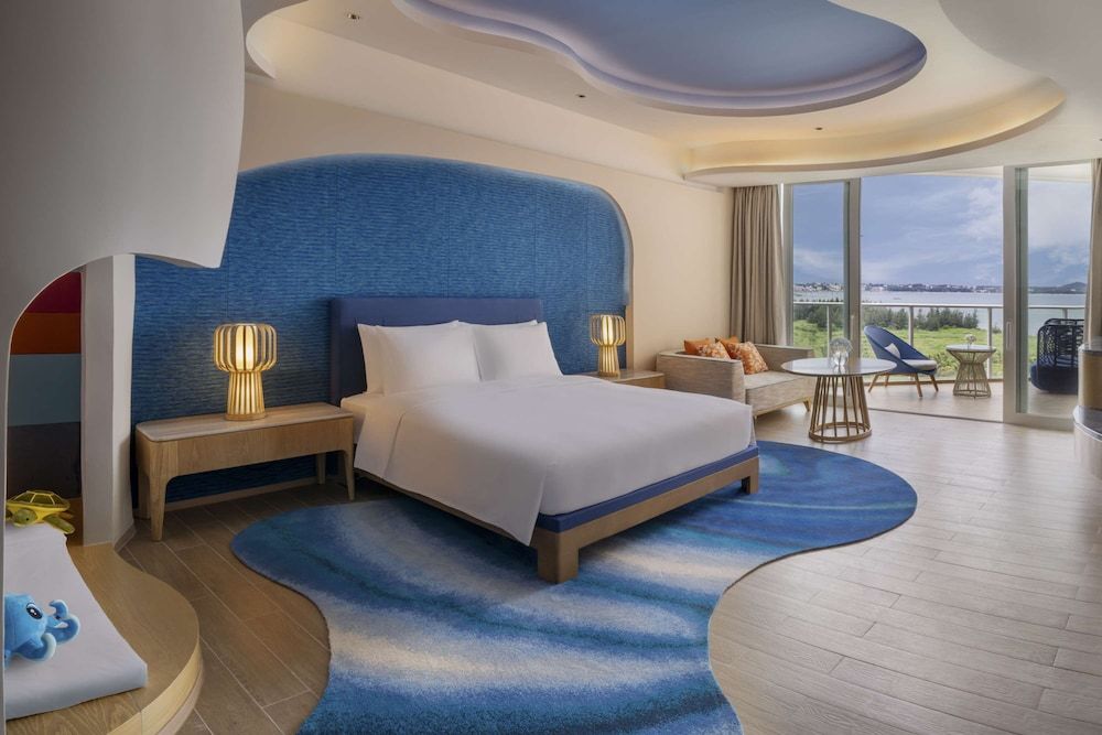 1 KING BED FAMILY WITH OCEAN VIEW, CLUB ACCESS DELUXE