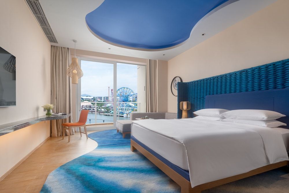 REGENCY TWO-BED ROOM FAMILY SUITE WITH OCEAN VIEW