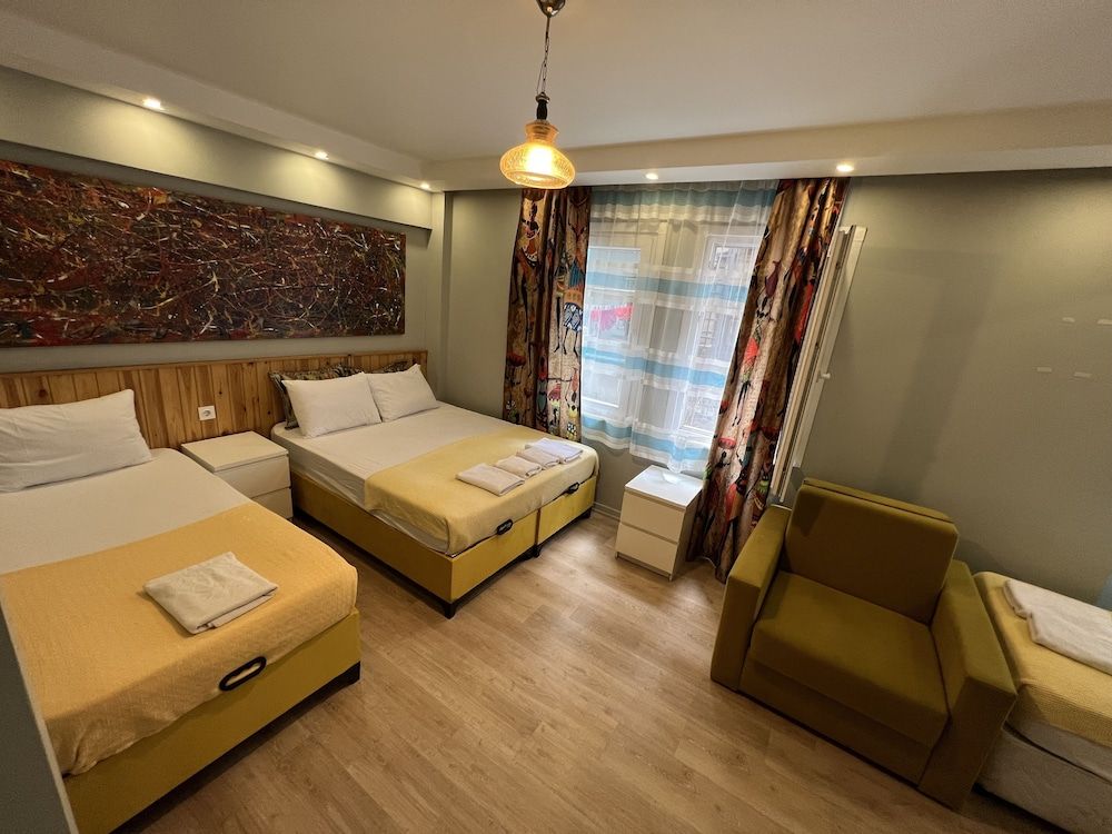 undefined Rodin Suites 3