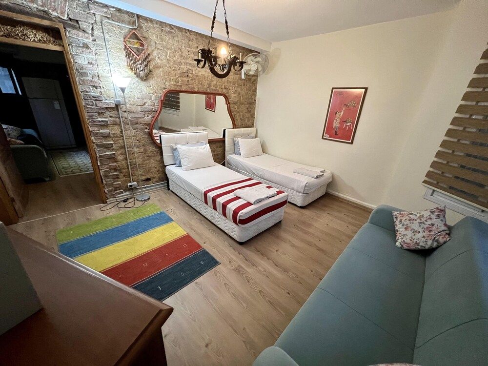 undefined Rodin Suites 6