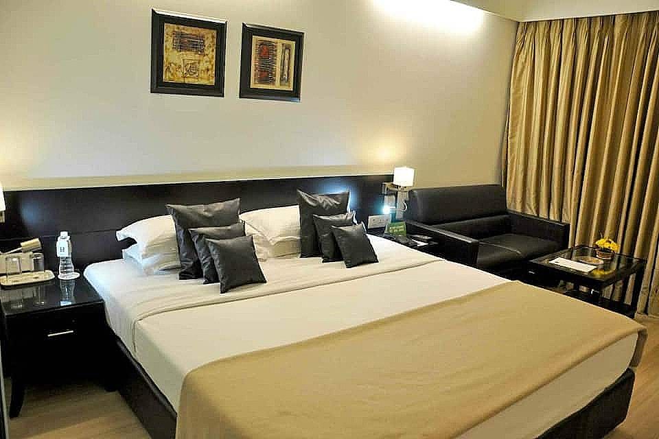 Comfort Inn Sunset Deluxe Room 2