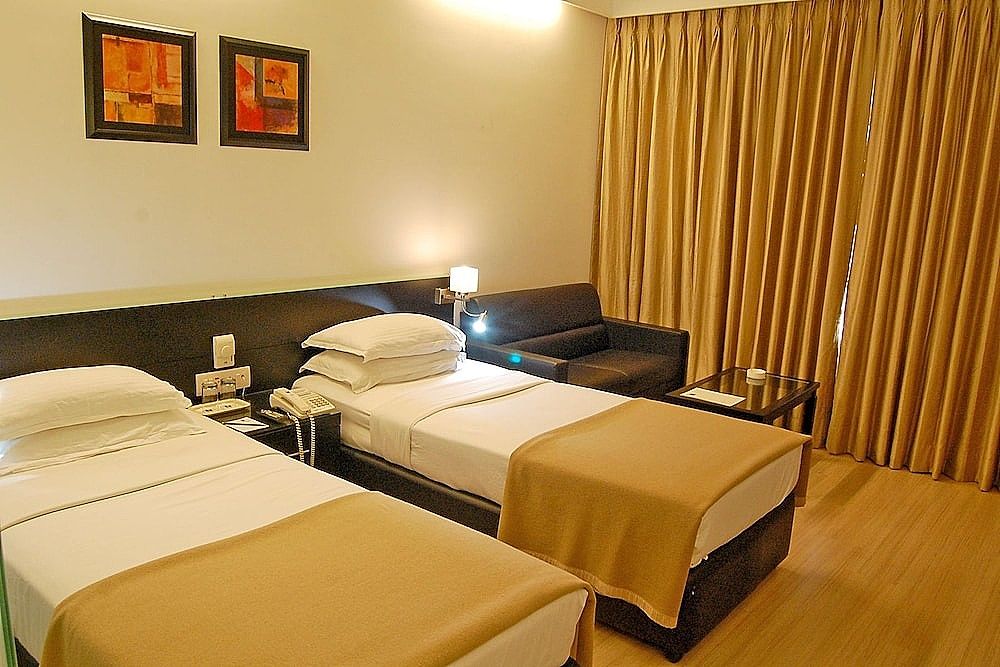 Comfort Inn Sunset Deluxe Room 6