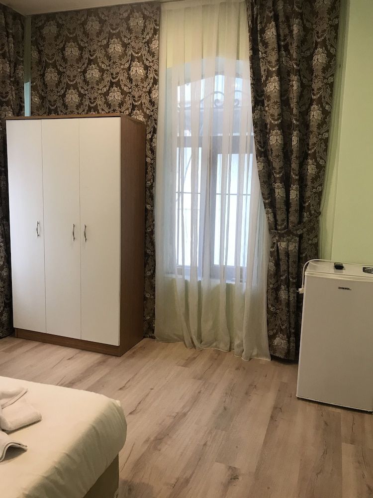 undefined Historial Hotel 3