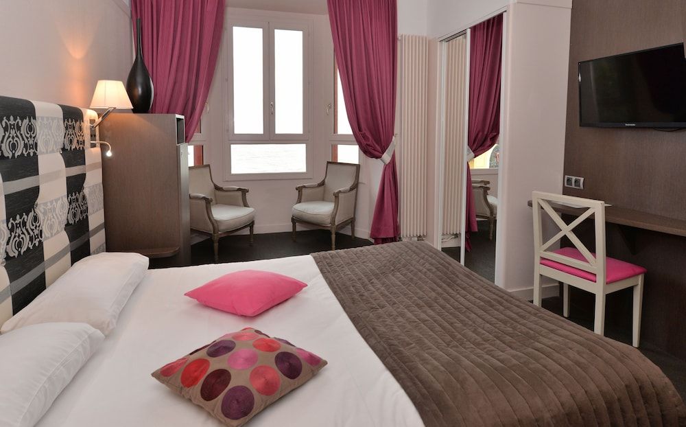 Hotel des Bains Comfort Triple Room + City View 8
