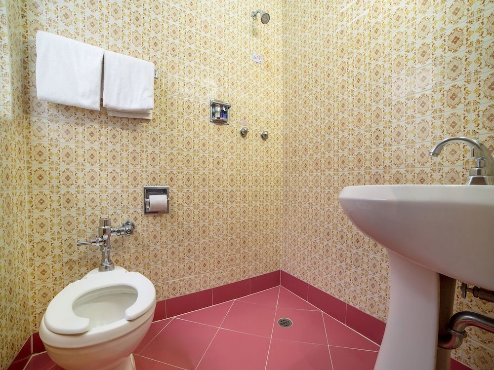 Hotel Monarca Superior Room 6