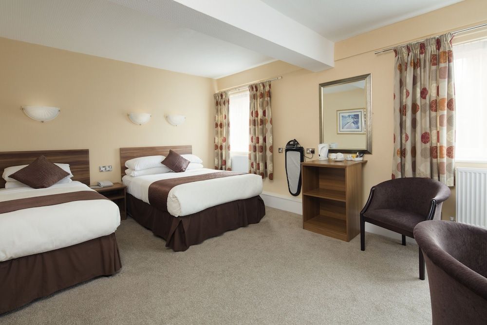 Alma Lodge Hotel & Events Venue Standard Twin Room 3