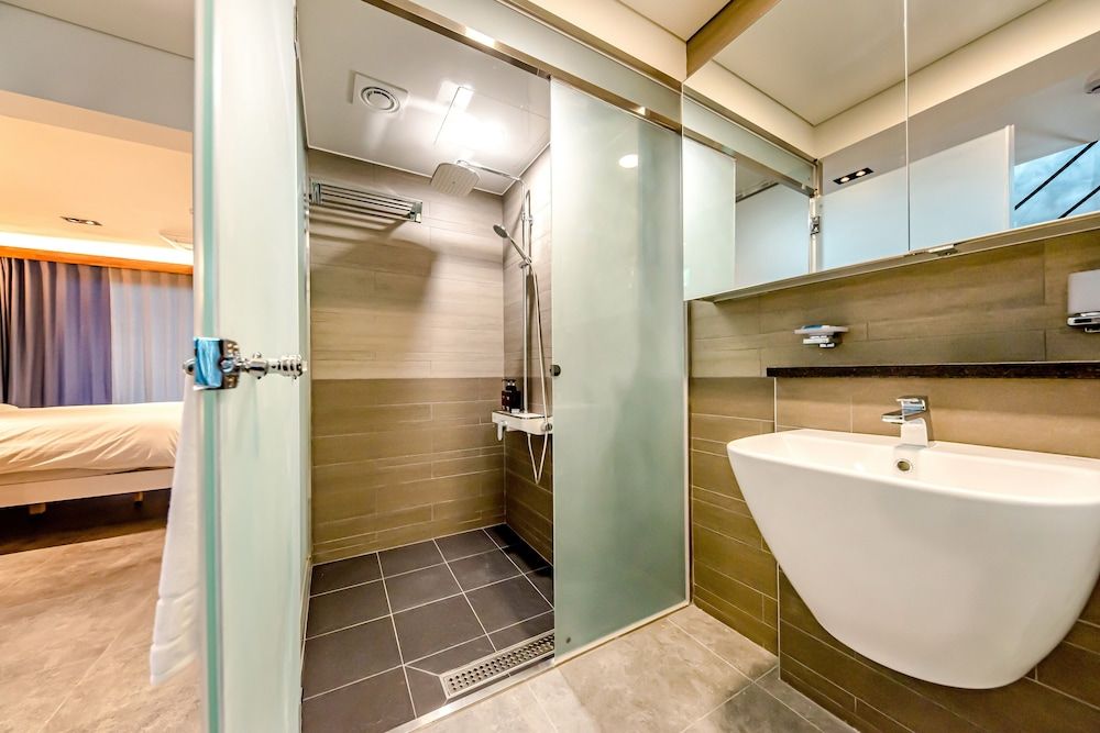 Ocean Brick Luxury Villa (Reserve for warm pool use after the booking, early sold-out expected) 3