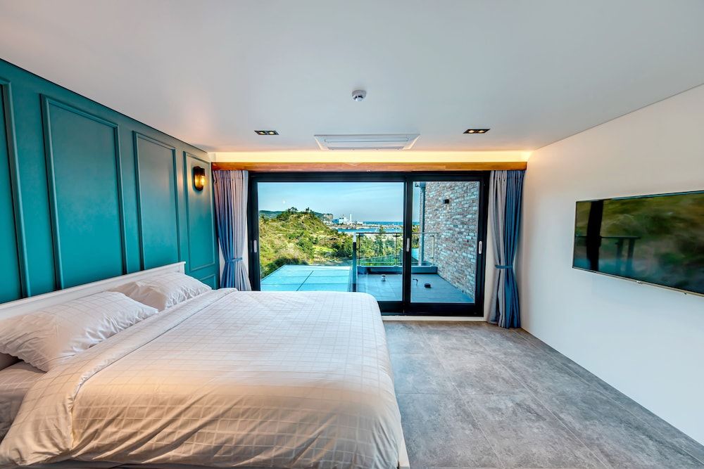 Ocean Brick Luxury Villa (Reserve for warm pool use after the booking, early sold-out expected) 2