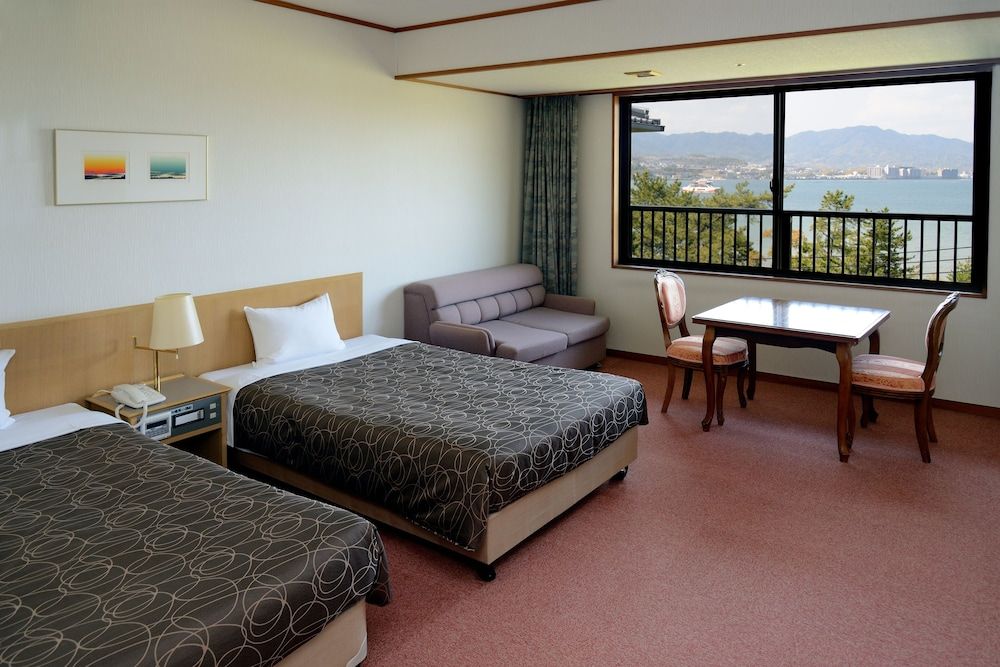 Western Room for 3 guests with Private Bathroom, Partial Ocean View, Non Smoking