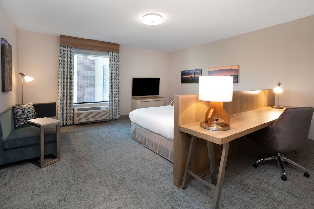 Room, 1 King Bed, Accessible (Roll-In Shower)