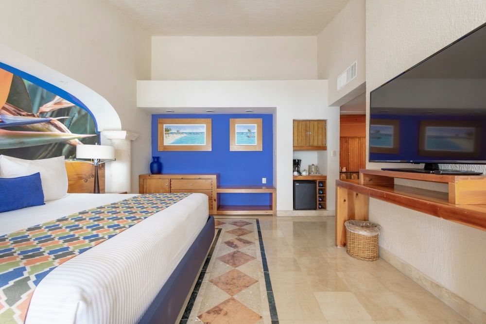 Puerto Aventuras Hotel & Beach Club Deluxe Room, 1 King Bed, Ocean View 9