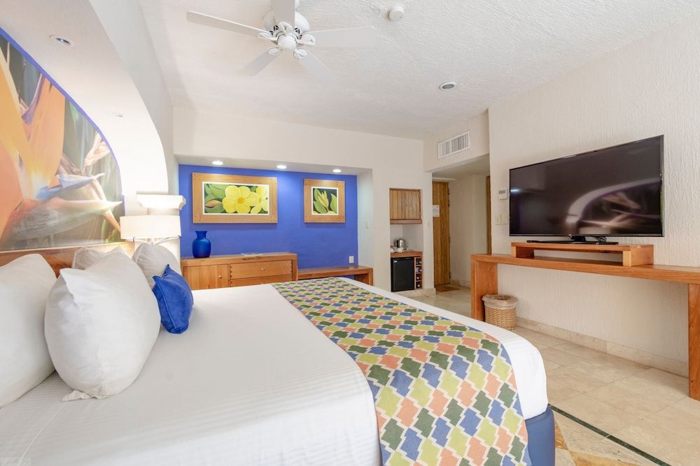 Puerto Aventuras Hotel & Beach Club Deluxe Room, 1 King Bed, Ocean View