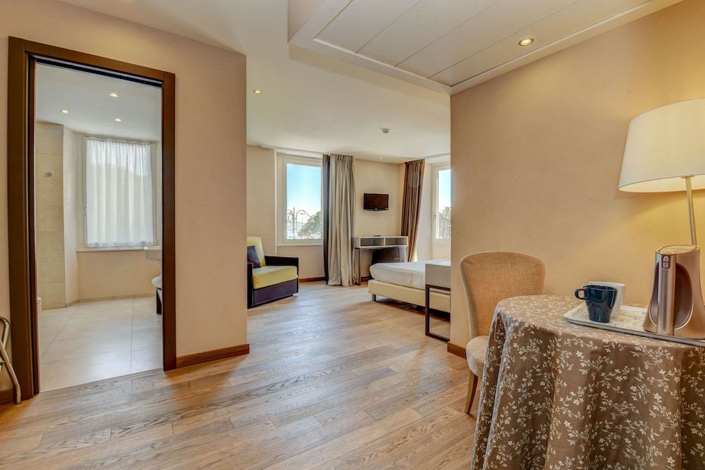 Deluxe Room, Lake View
